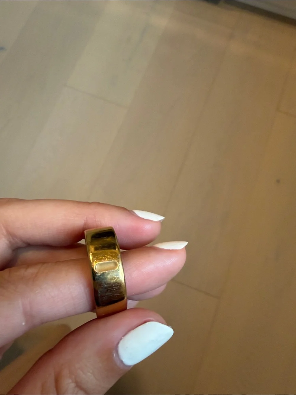 Oura Ring 4 in size 8 and in gold